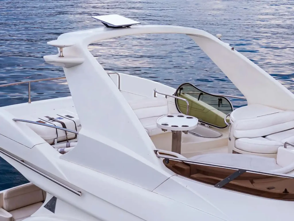 starlink para barcos en alta mar con antena instalada